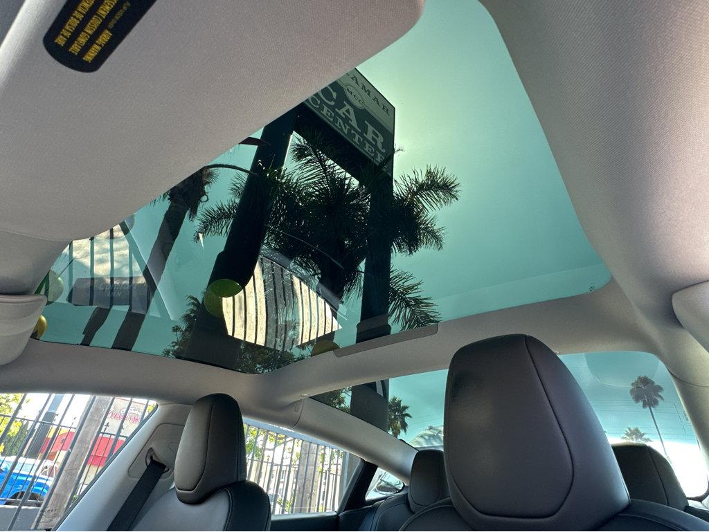 Tesla Model 3 photo 7