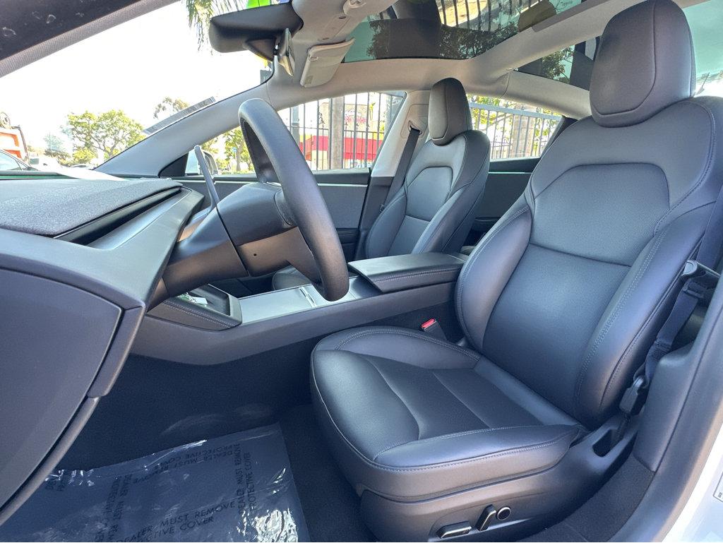 Tesla Model 3 photo 8