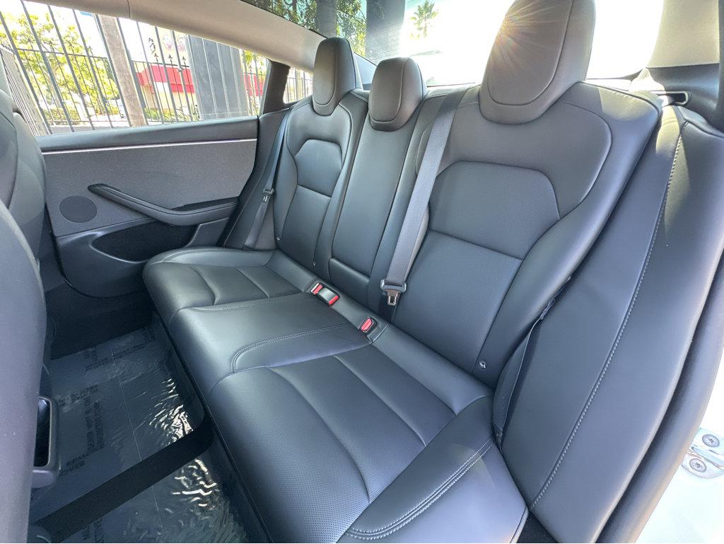 Tesla Model 3 photo 9