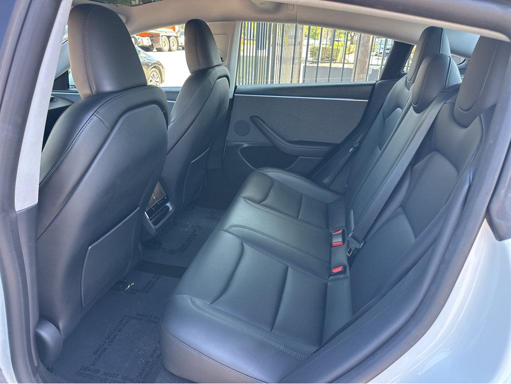 Tesla Model 3 photo 10