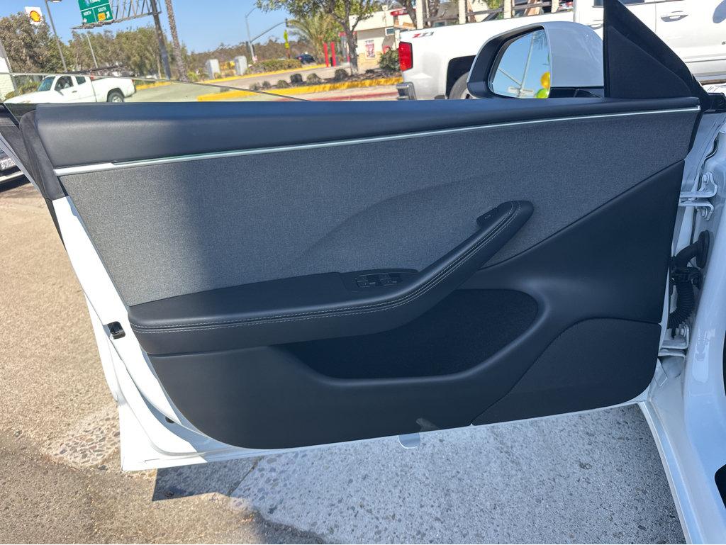 Tesla Model 3 photo 15