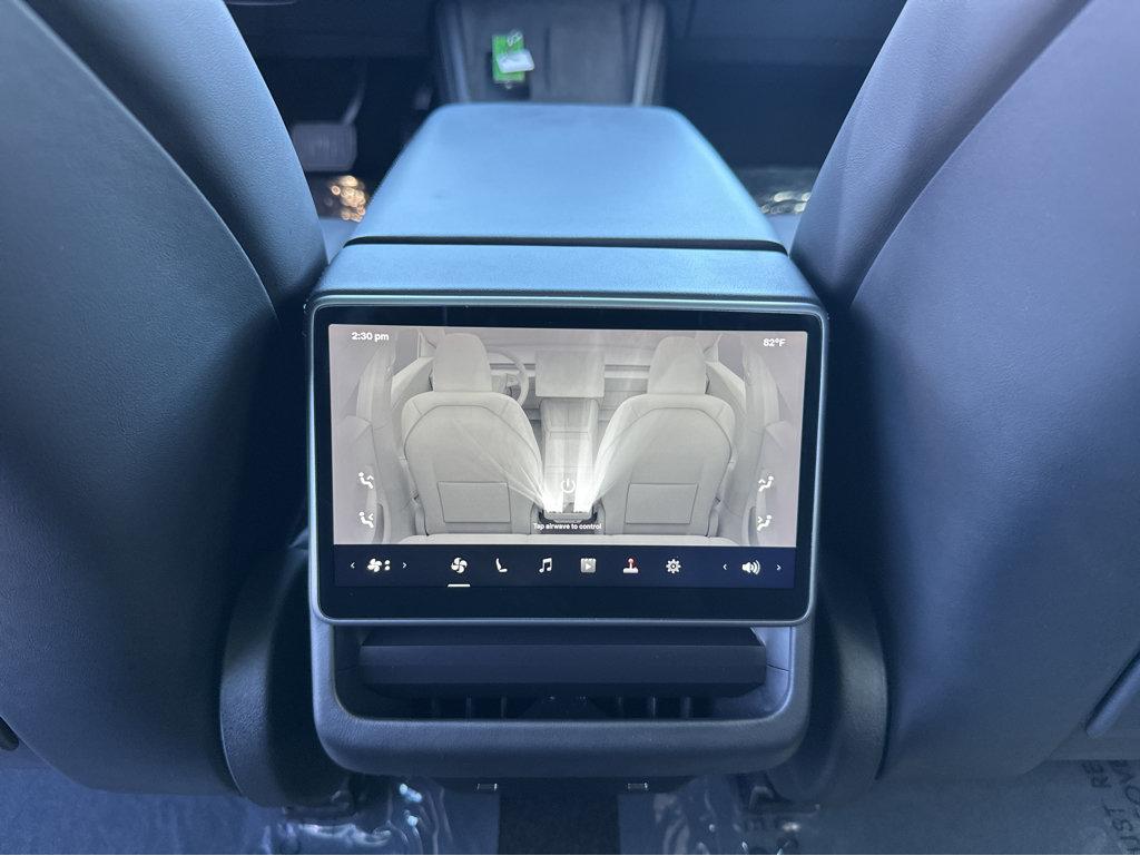 Tesla Model 3 photo 17