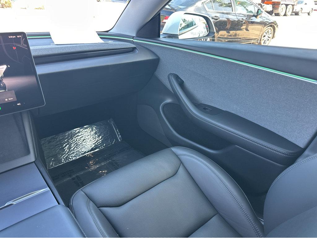 Tesla Model 3 photo 18