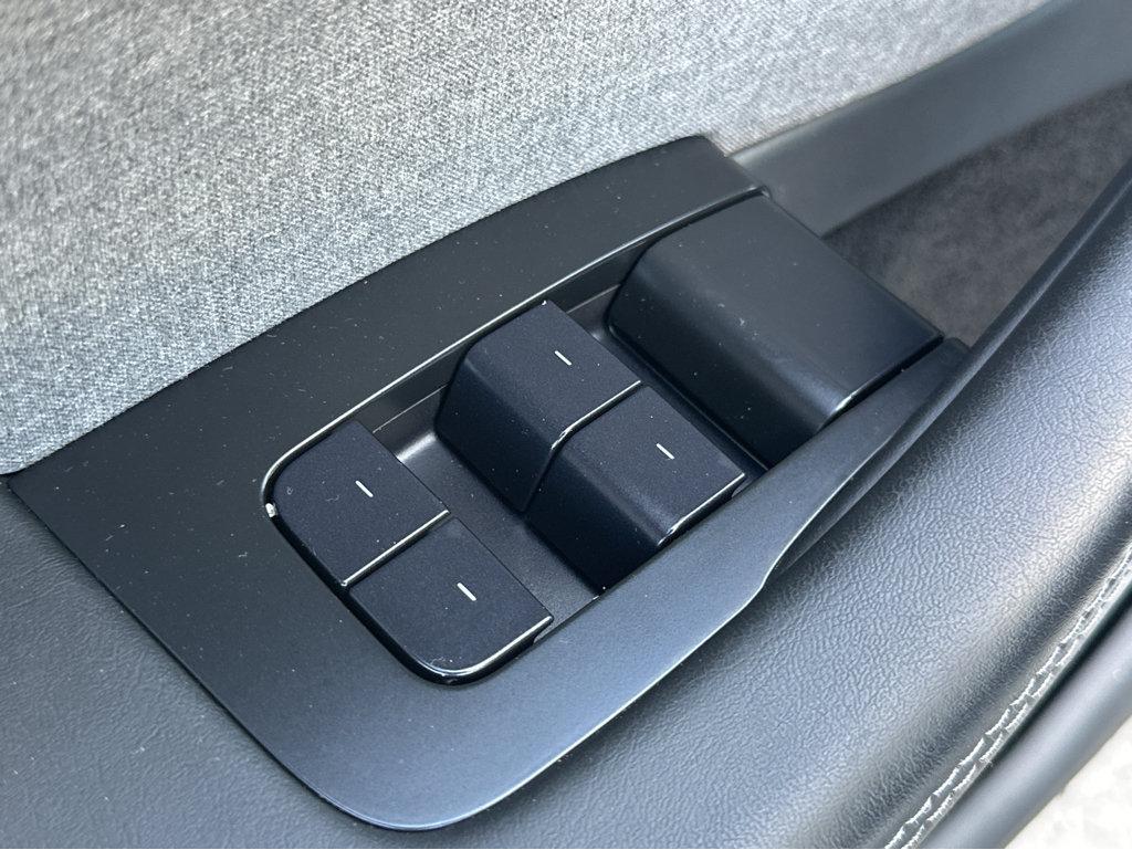 Tesla Model 3 photo 31