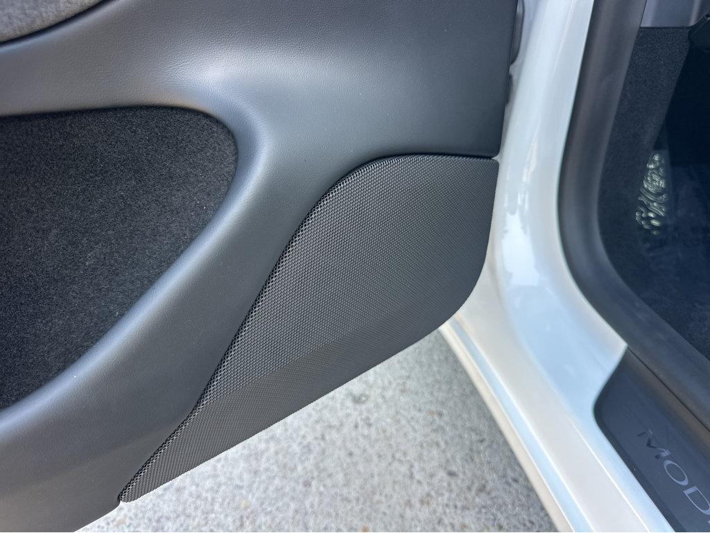 Tesla Model 3 photo 32