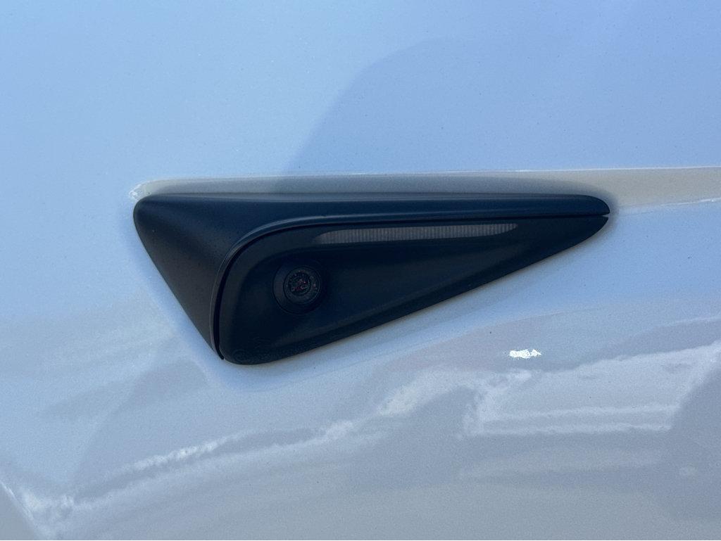 Tesla Model 3 photo 36