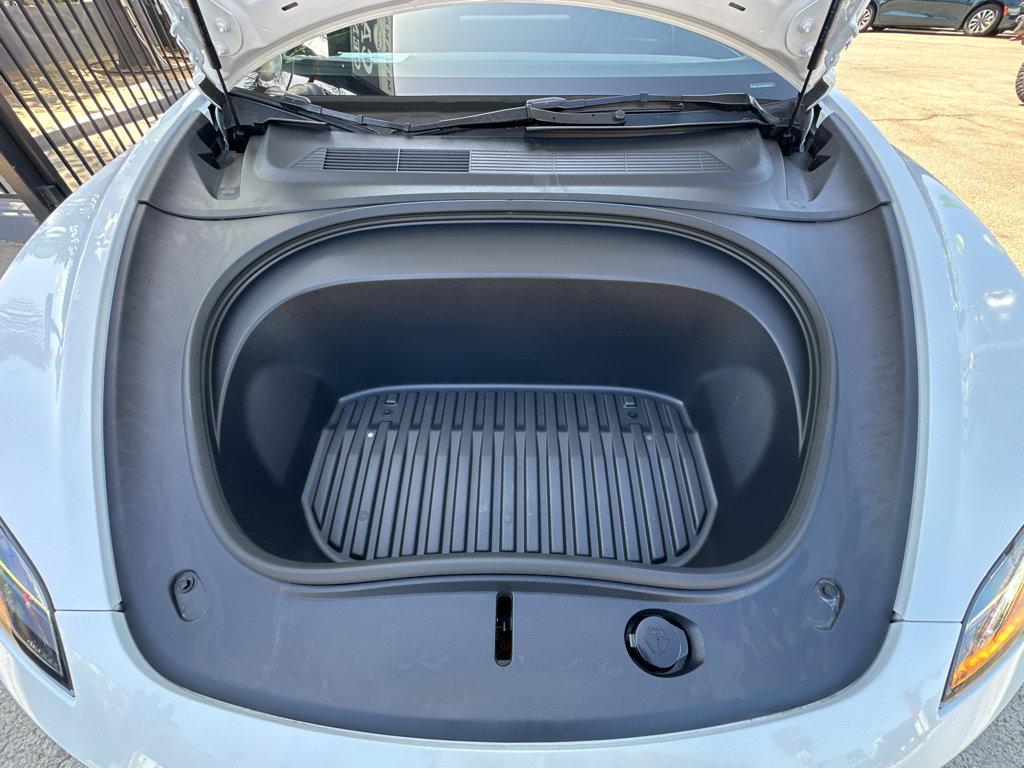 Tesla Model 3 photo 38
