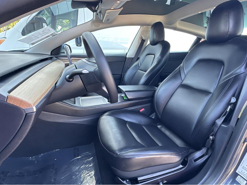 Tesla Model 3 photo 8