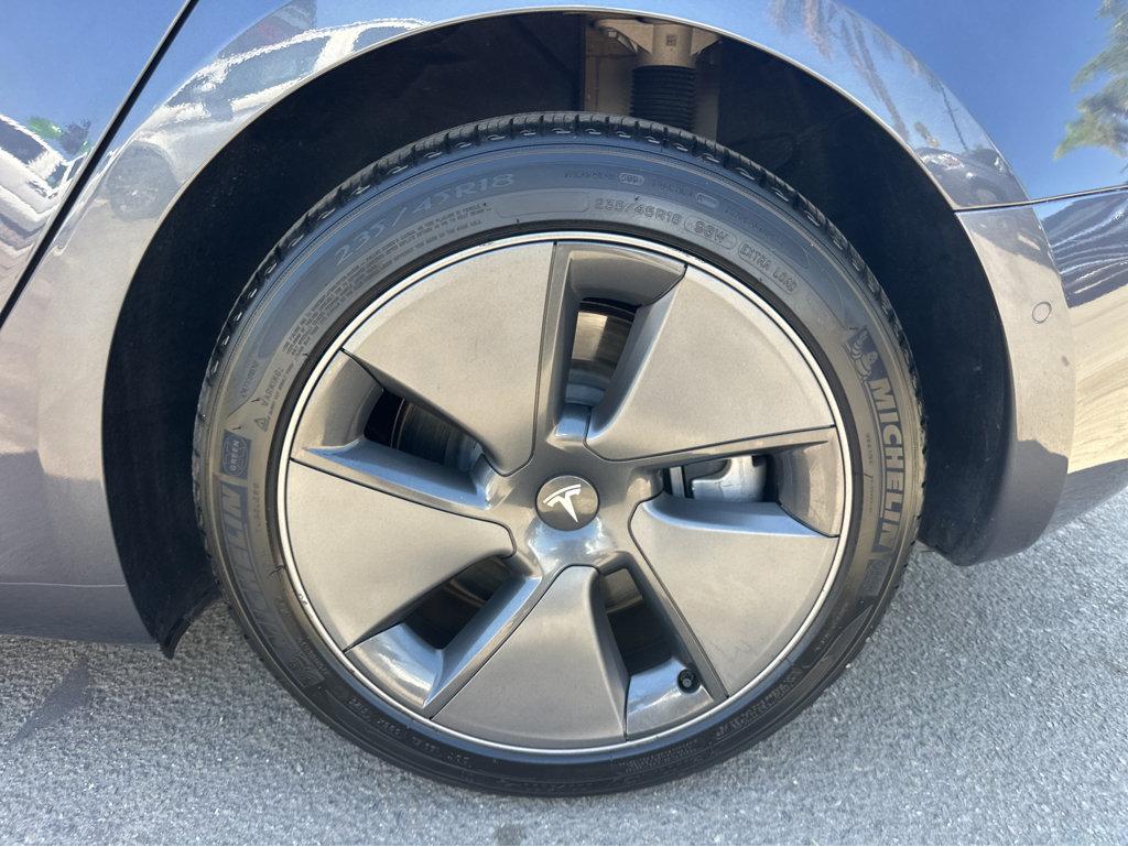 Tesla Model 3 photo 14