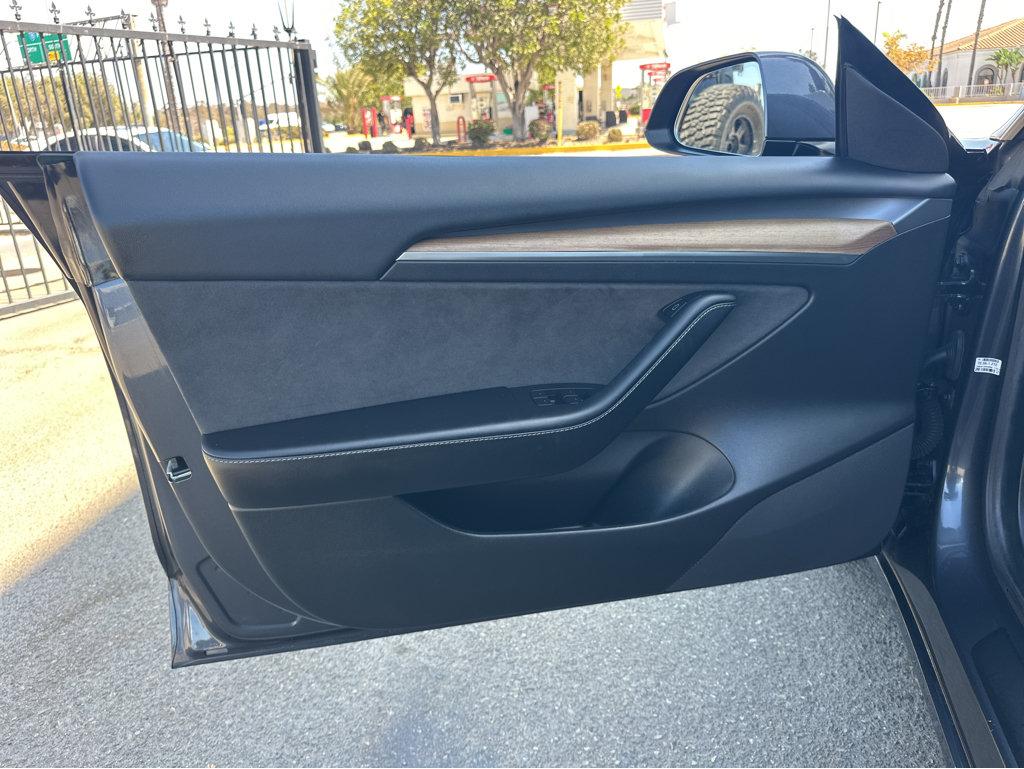 Tesla Model 3 photo 15