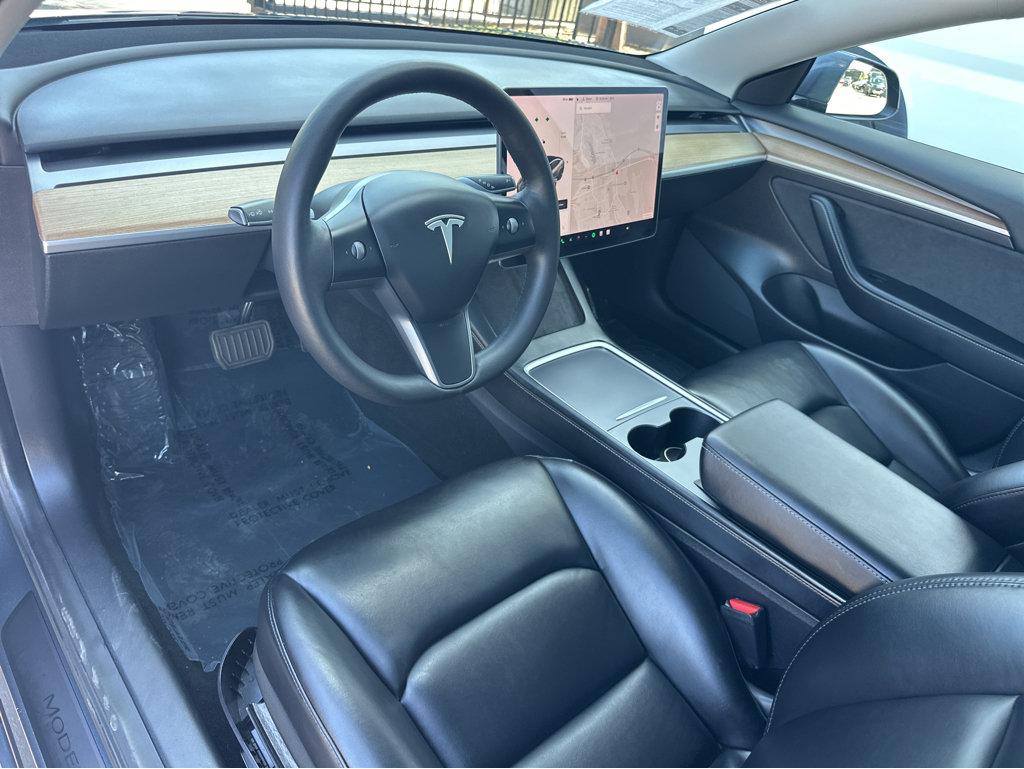 Tesla Model 3 photo 16