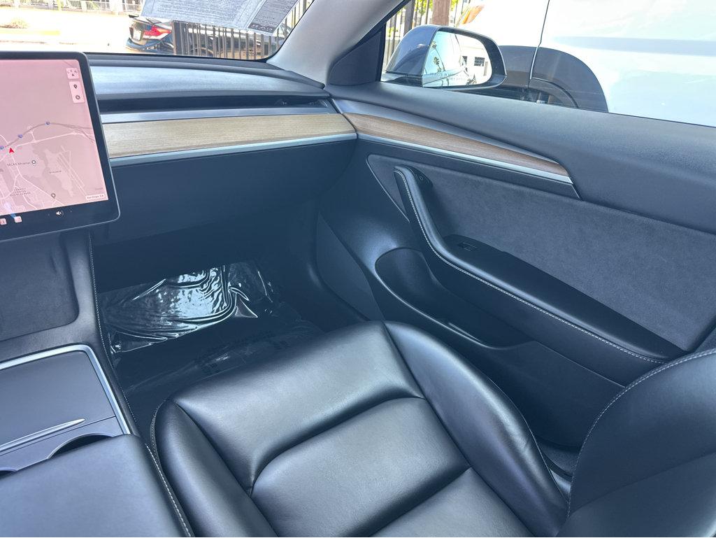 Tesla Model 3 photo 18