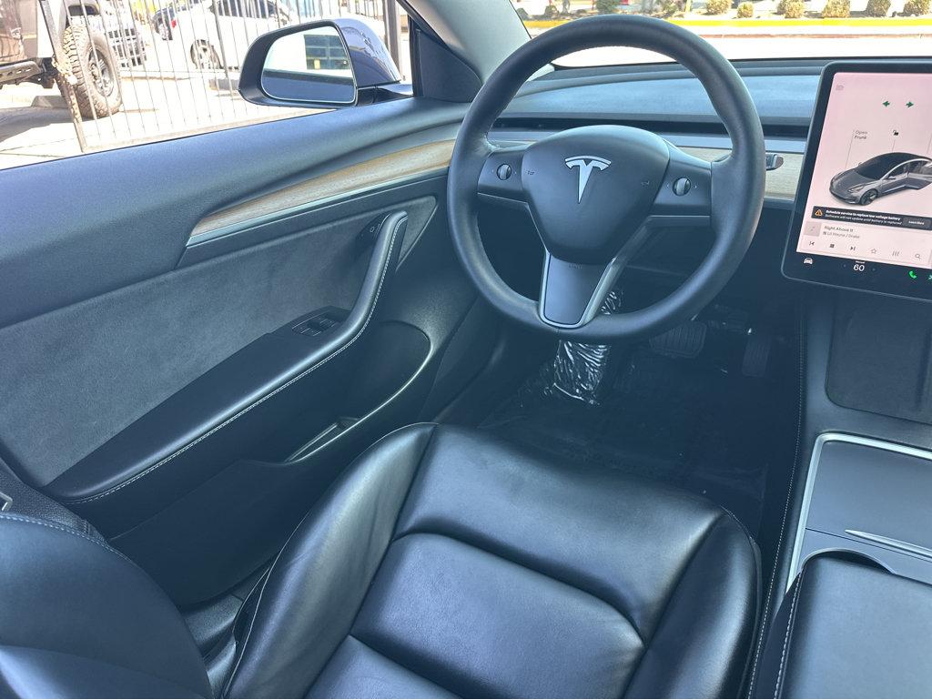 Tesla Model 3 photo 19