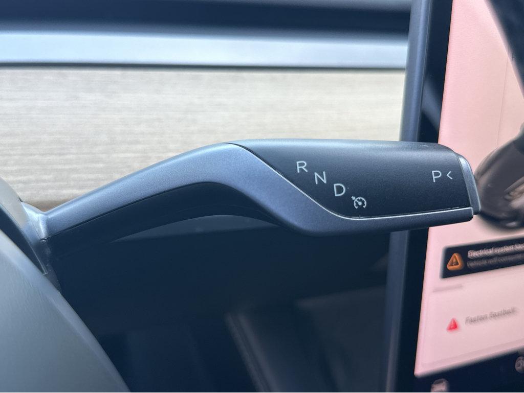 Tesla Model 3 photo 27
