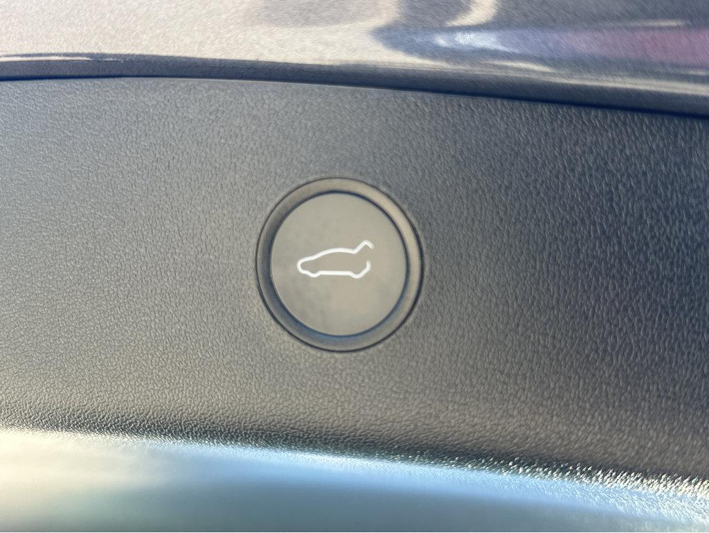 Tesla Model 3 photo 35
