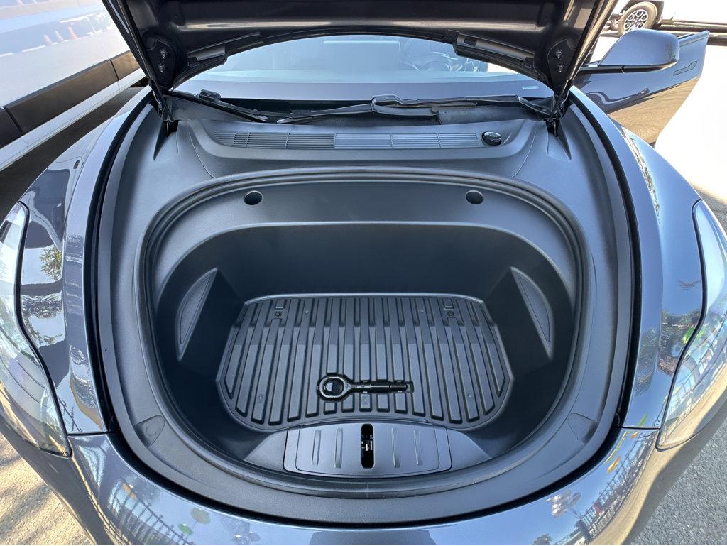 Tesla Model 3 photo 38