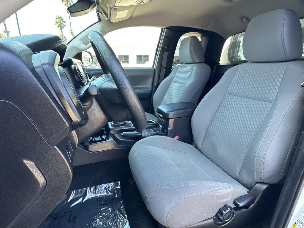 Toyota Tacoma photo 8