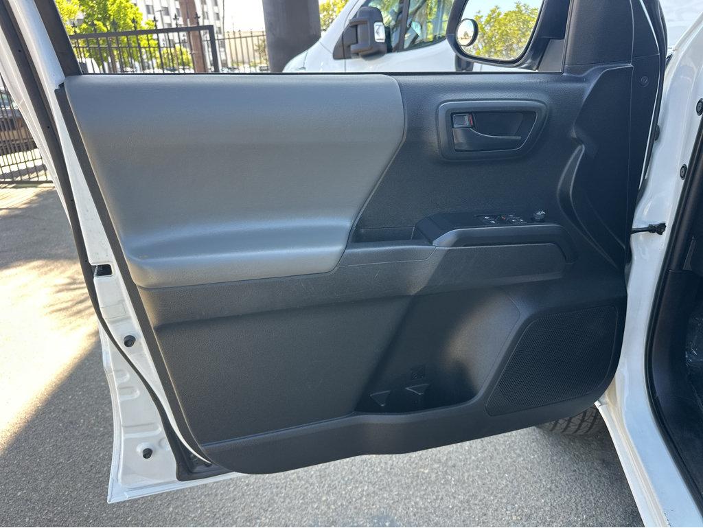 Toyota Tacoma photo 15