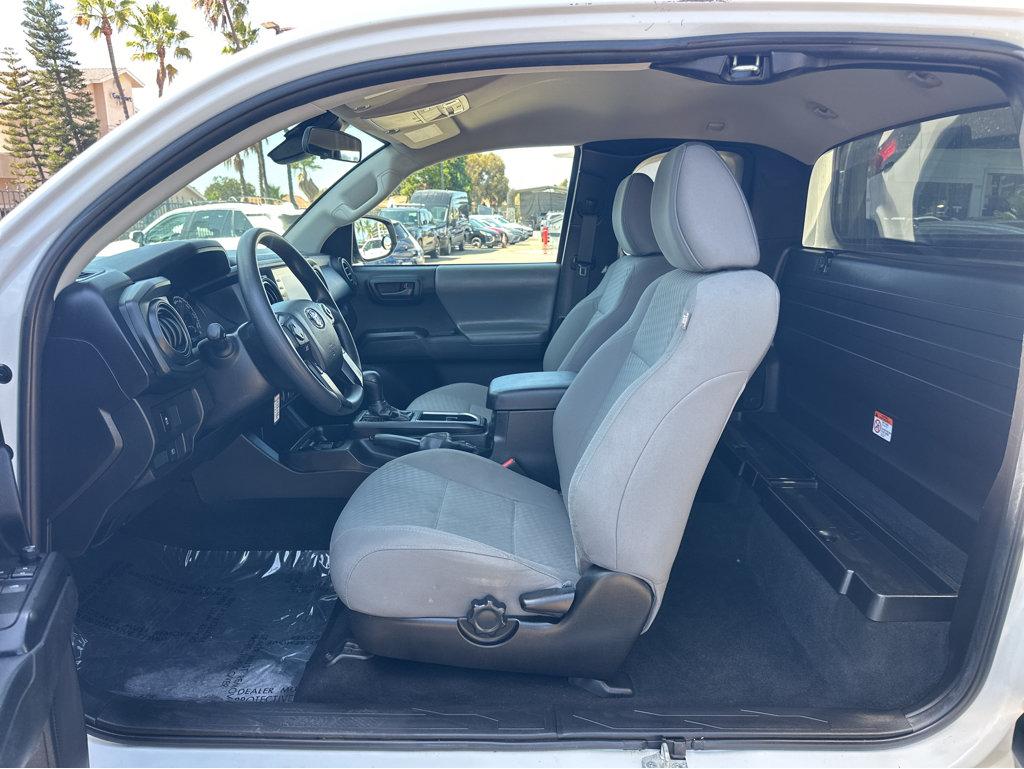 Toyota Tacoma photo 17