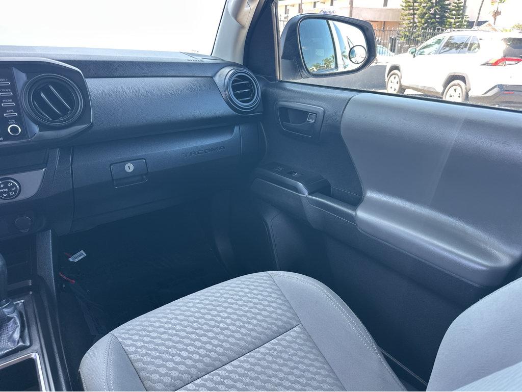 Toyota Tacoma photo 18