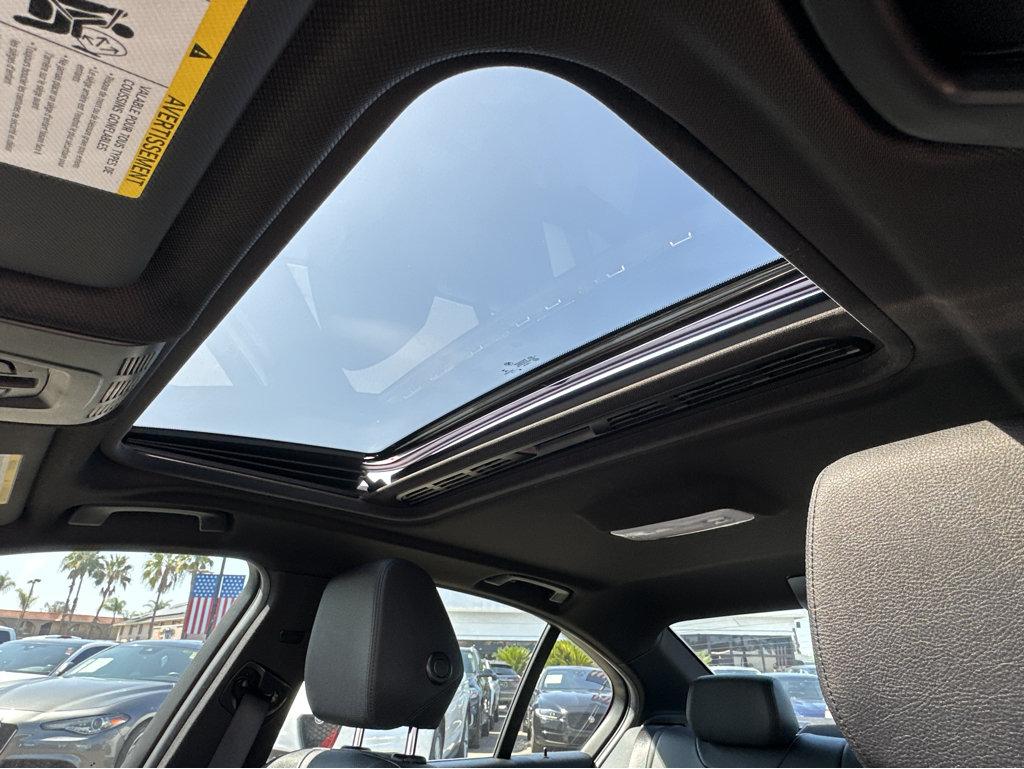 BMW 3 Series photo 7