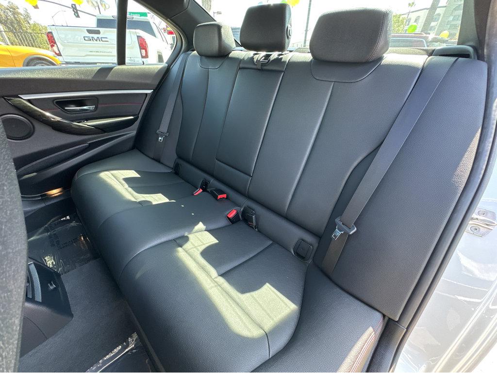 BMW 3 Series photo 9