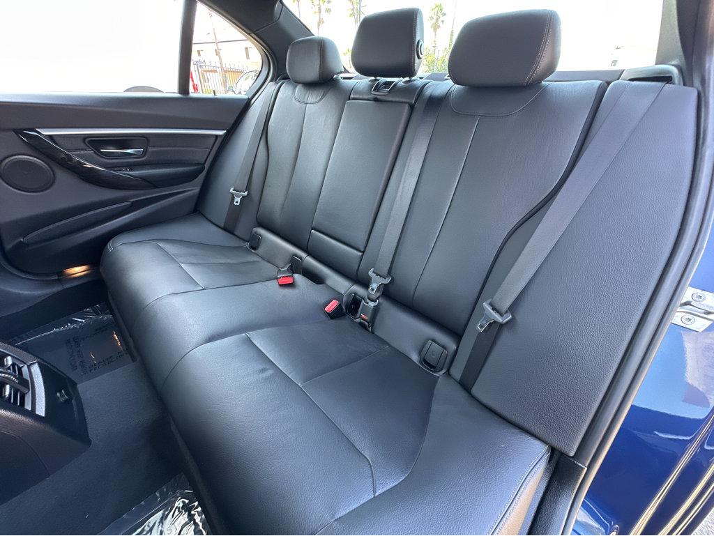 BMW 3 Series photo 9