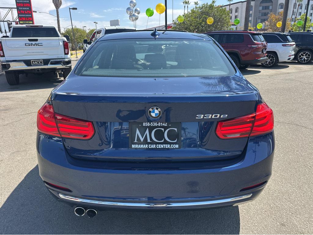 BMW 3 Series photo 12
