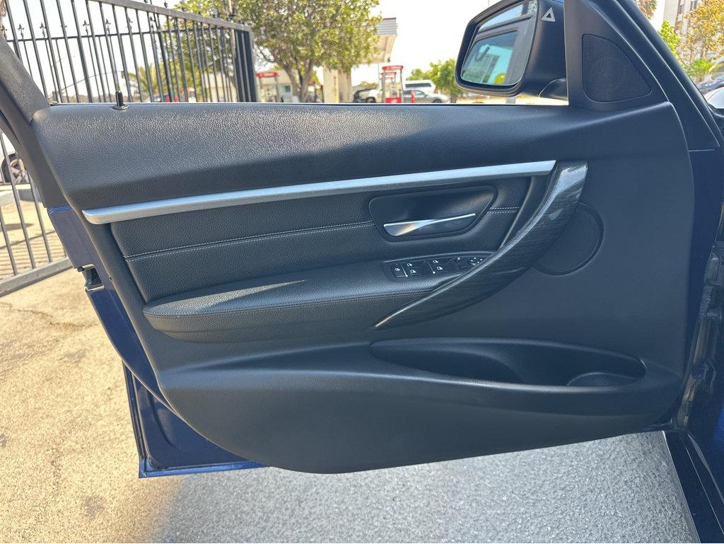BMW 3 Series photo 15