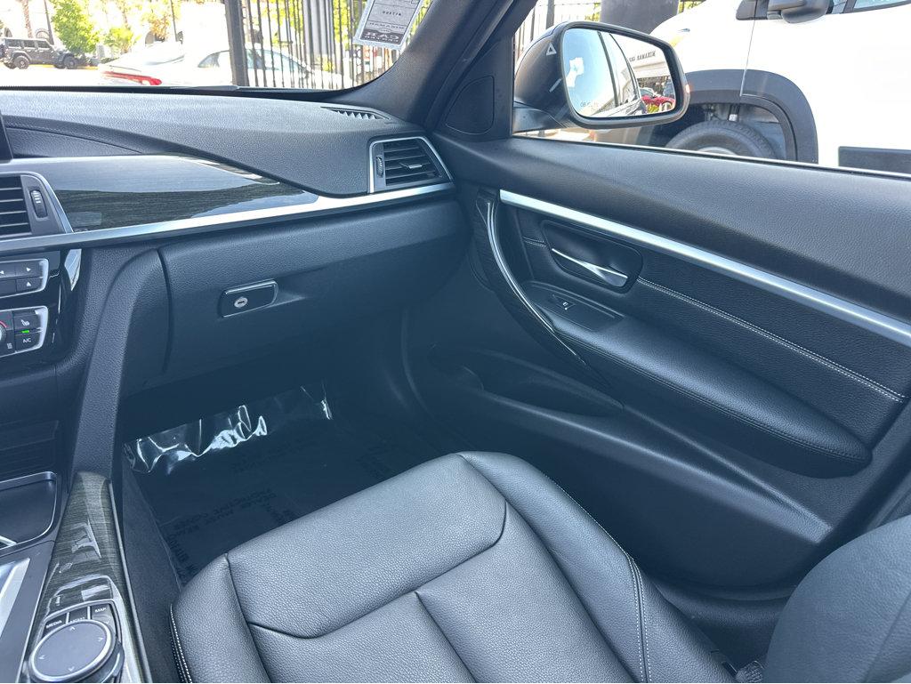 BMW 3 Series photo 18