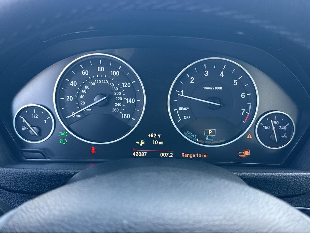BMW 3 Series photo 21