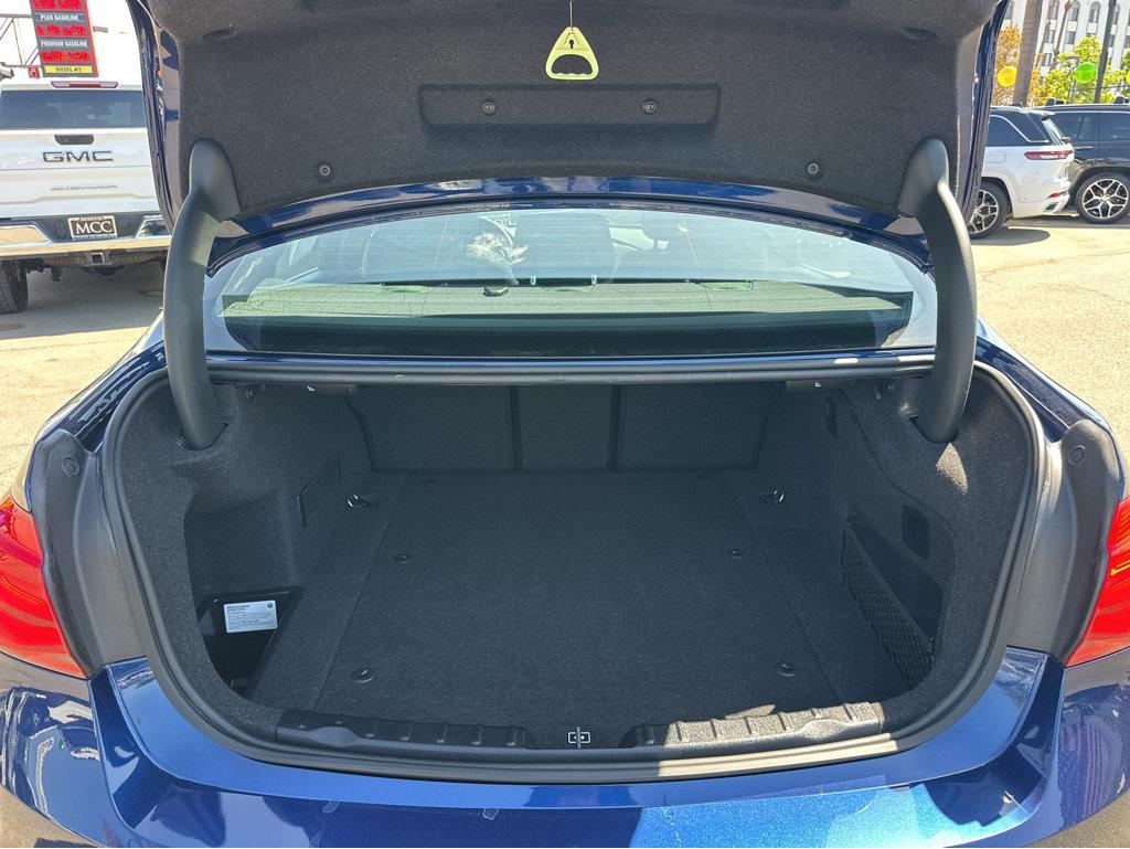 BMW 3 Series photo 35