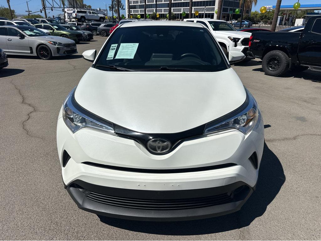 Toyota C-HR photo 2