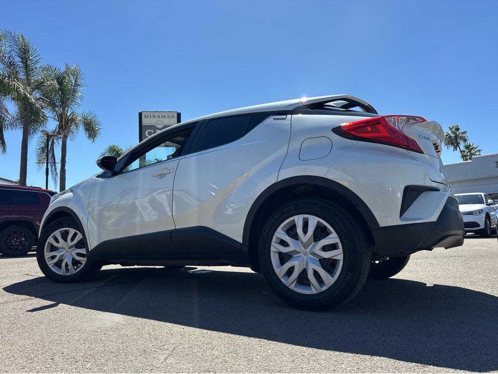 Toyota C-HR photo 3