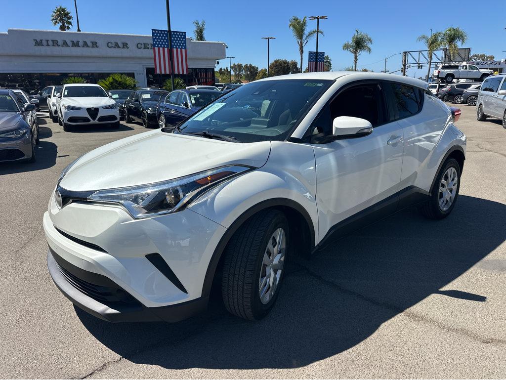 Toyota C-HR photo 11
