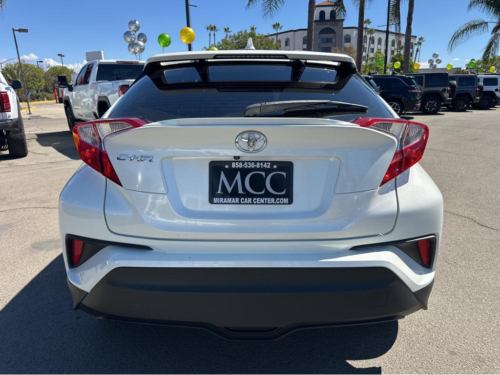 Toyota C-HR photo 12