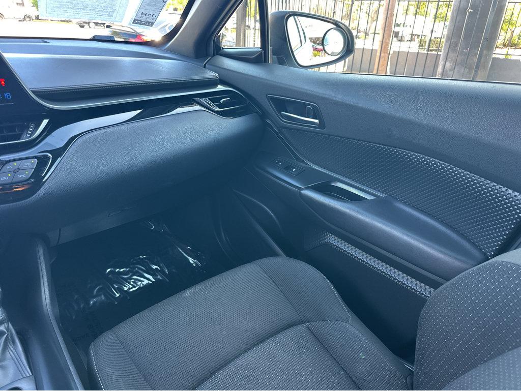 Toyota C-HR photo 17