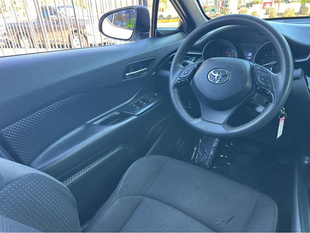 Toyota C-HR photo 18