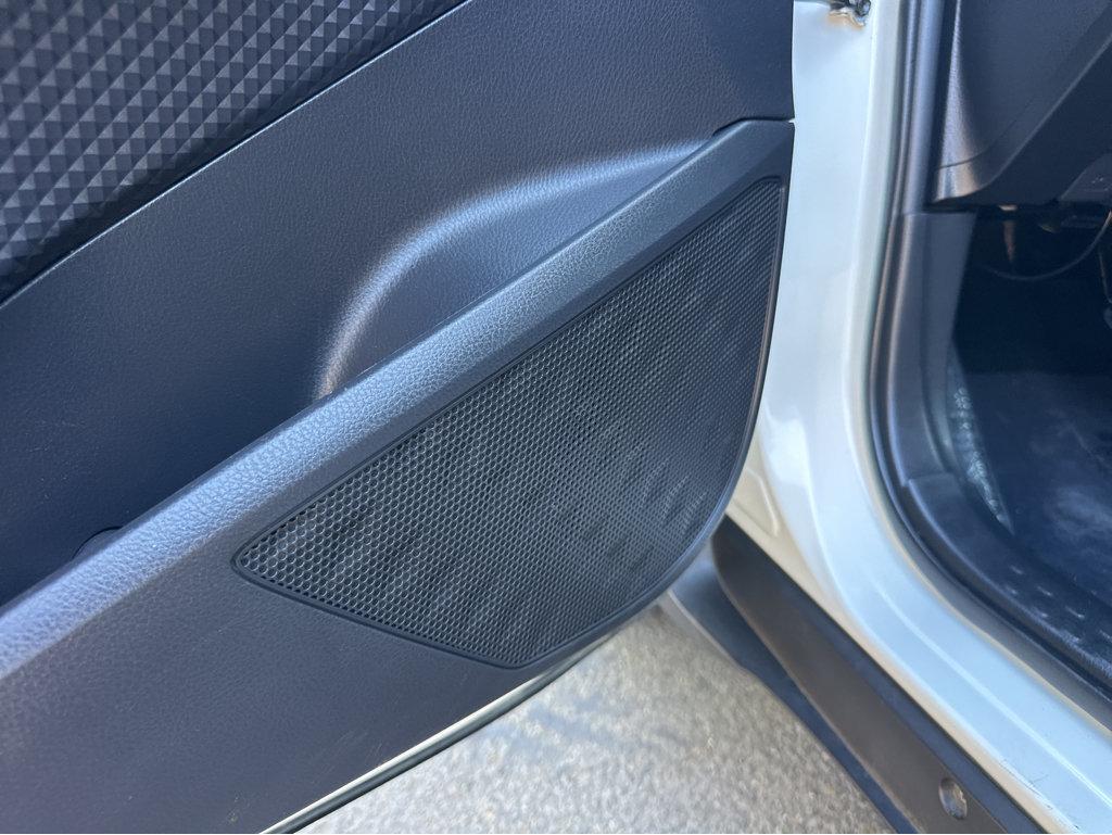 Toyota C-HR photo 33
