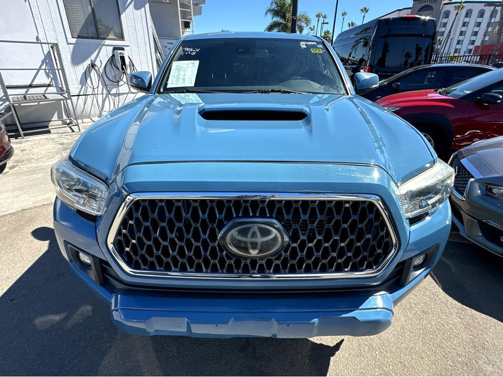 Toyota Tacoma photo 2