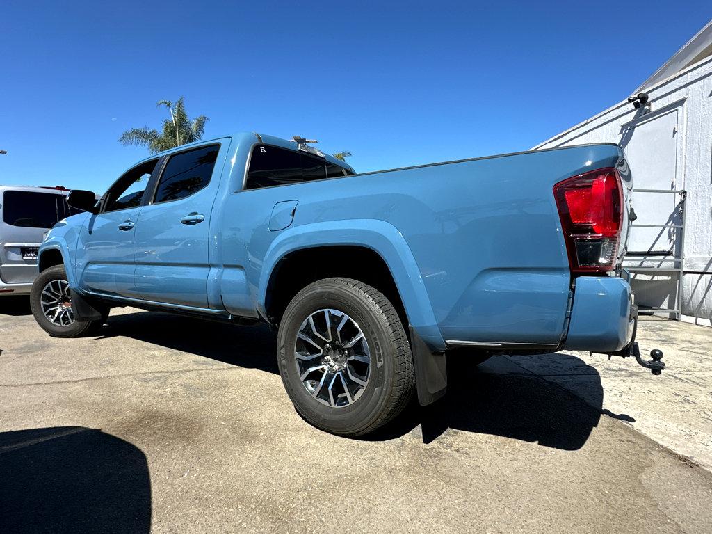Toyota Tacoma photo 3