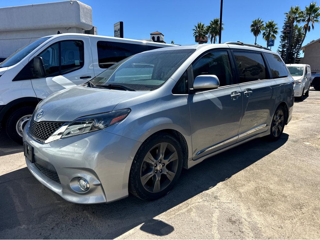 Toyota Sienna photo 4