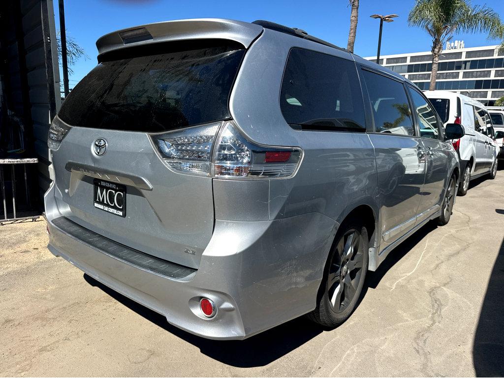 Toyota Sienna photo 6