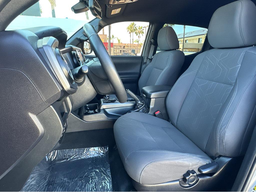 Toyota Tacoma photo 8