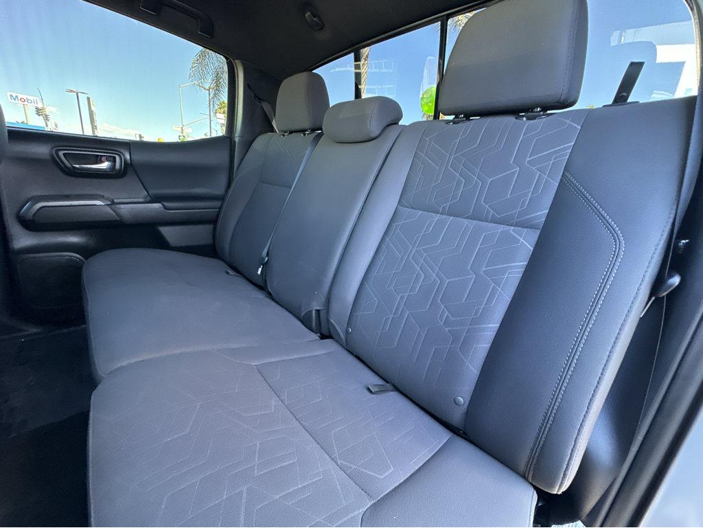 Toyota Tacoma photo 9