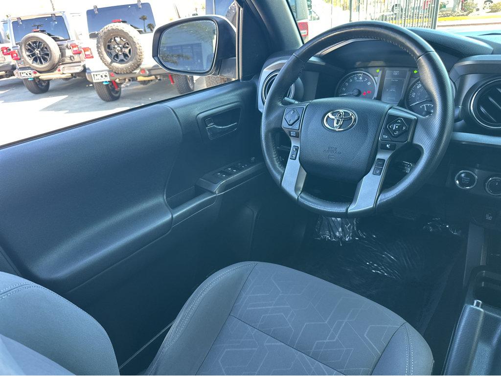 Toyota Tacoma photo 18