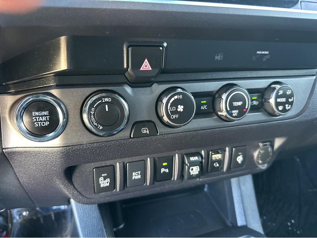 Toyota Tacoma photo 25