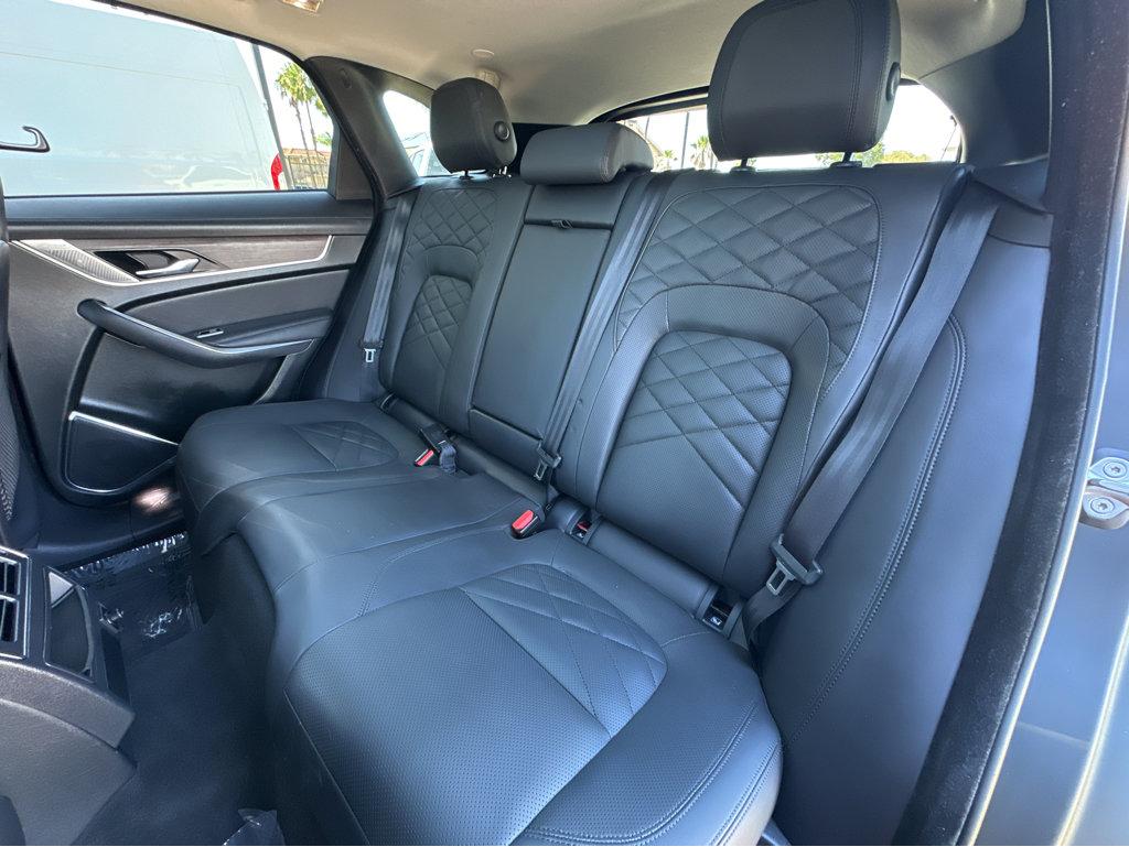 Jaguar F-PACE photo 9