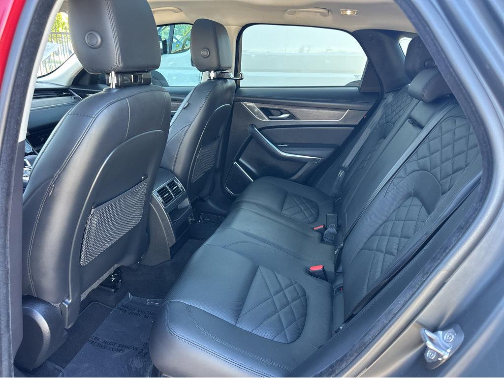 Jaguar F-PACE photo 10
