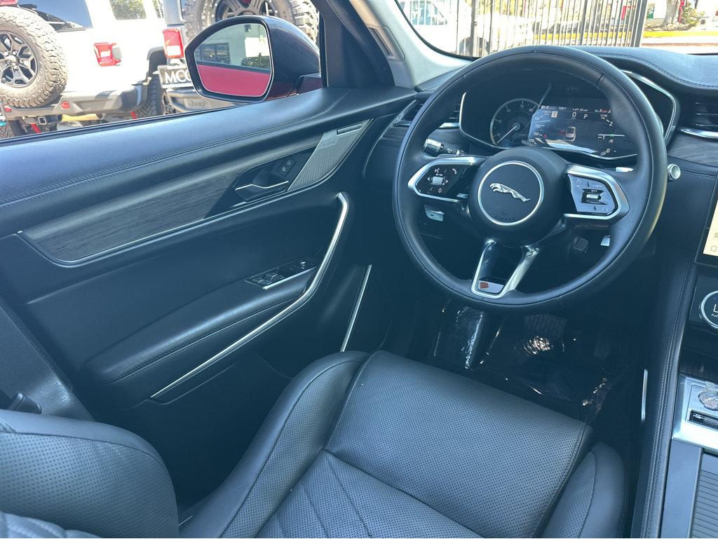 Jaguar F-PACE photo 19